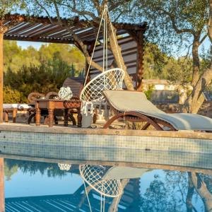 Spacious House with Private Pool in Stari Grad