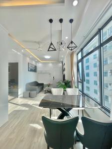 Căn hộ cạnh bãi biển Hòn Chồng