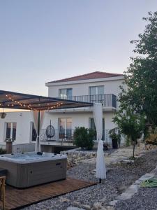 Rural home Basin dvor with jacuzzi
