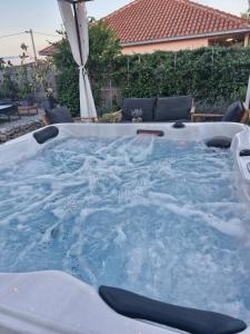 Rural home Basin dvor with jacuzzi