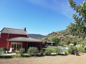 Spacious Villa with Private Pool, Mountain View, in Ubriquea