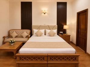 Hotel Ambica Palace AIIMS New Delhi - Couple Friendly Local ID Accepted