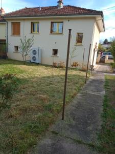 Maison confortable à Montluçon avec Jardin clôturé