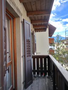 Cosy Apartment in Carisolo with City View.