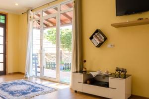 Charming lodge in Ponta do Sol with private pool