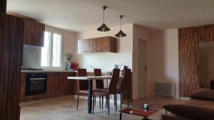 Maison charmeur avec jardin à Puy-lÉvêque et piscine partagée