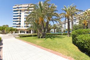 GuestReady - Beachside apartment with Pool