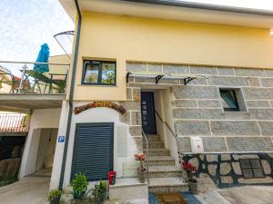 Idyllic Villa in Cova with Private Pool