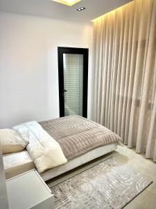 Casino Front Luxury Apartment 3
