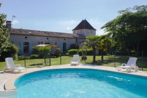Maison spacieuse à Thénac avec piscine privée