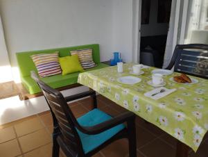 Spacious apartment in Roses, 60 m², shared pool