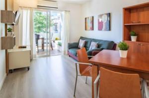 Spacious apartment in Roses, 60 m², shared pool