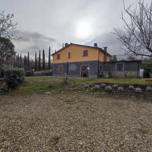 Charming house with shared pool in Caprese Michelangelo