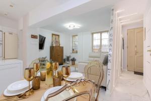 Spacious Apartment in the Heart of Gdańsk with 2 Bedrooms by Noclegi Renters