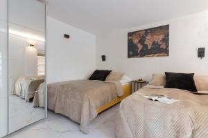 Spacious Apartment in the Heart of Gdańsk with 2 Bedrooms by Noclegi Renters