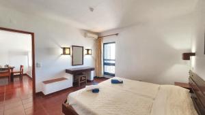 Bright apartment with sea view in Albufeira - 67 m² + pool