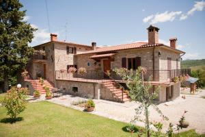 Cozy House in Caprese Michelangelo with Private Pool