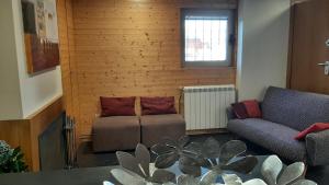 Beautiful villa in Póvoa de Lanhoso with pool and garden