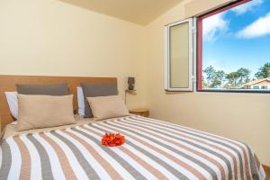 Modern apartment in Prazeres with shared pool, 150 m²