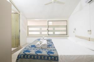 Small Villa with Garden, Steps from the Beach