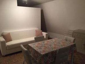 Red Venice Apartment 2