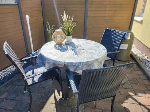 Doppelzimmer kleine Möwe mit Terrasse, Parkplatz & WLAN, 300m bis zum Strand