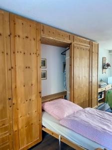 Centrally Located Apartment with 4 Single Beds