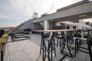 Rooftop Access - Balcony - Central