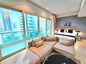 Refurbished Chic Studio with Great Amenities near JBR Beach & Marina Walk