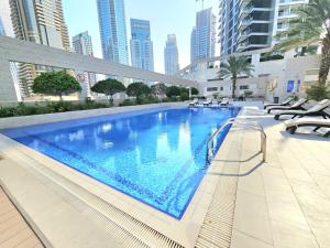 Refurbished Chic Studio with Great Amenities near JBR Beach & Marina Walk