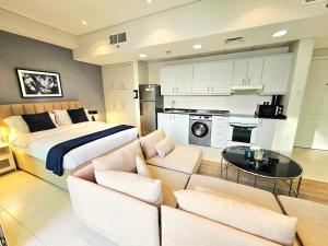 Refurbished Chic Studio with Great Amenities near JBR Beach & Marina Walk