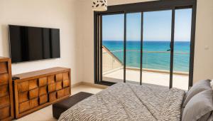 Sea-View Villa with Infinity Pool Algiers