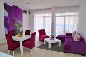 Modern apartment with sea view in Dobra Voda, 95 m², Pool