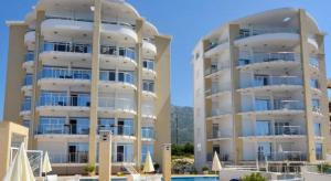 Modern apartment with sea view in Dobra Voda, 95 m², Pool
