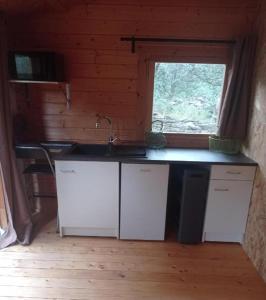 Charmant chalet à Cornillon-Confoux avec piscine partagée