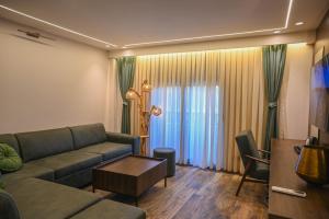 HIRA-EN Luxury Home