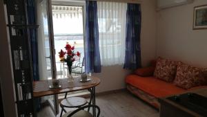 Charming apartment in Jadranovo with sea view - 35 m²