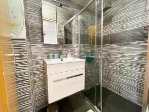 Charming apartment in Jadranovo with sea view - 35 m²