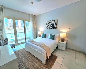 Poolside Beautifully presented 1 Bedroom near JBR Beach - Sleeps 4
