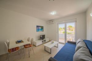 Modern Apartment in Vrsi, 45 m², spacious terrace