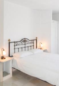 Charming House in Paros, 90 m² with Shared Pool