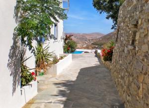 Charming House in Paros, 90 m² with Shared Pool