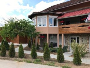 Charming Apartment in Rakovica with Shared Pool