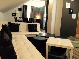 Charming Apartment in Rakovica with Shared Pool