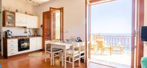 Charming seaside house in Letojanni with terrace