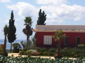 Picturesque Villa in Sciacca with Sea View and Garden