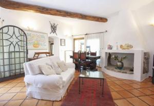 Charming Villa in Olbia with Shared Pool and Garden