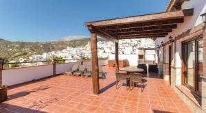 Elegant Villa with Jacuzzi in Canillas de Albaida
