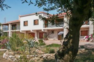 Elegant Apartment in Agios Ilias with Sea View