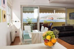 Spacious Apartment in Trogir with Parking